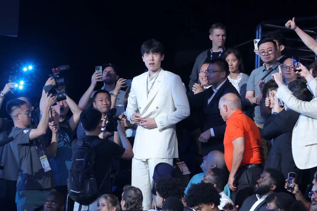 世界杯直播下载-杨瀚森排第80位，詹姆斯纪录终结！NBA全明星首发公布