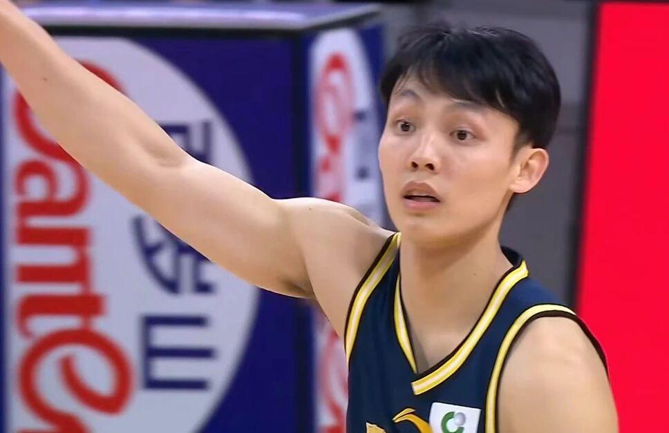 世界杯直播下载-广东男篮成功复仇,杜锋用人做出改变,徐杰和胡明轩找回状态!
